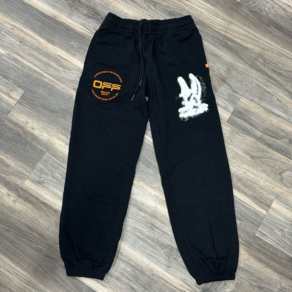 Unisex can be for men or women size small